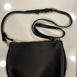 Portland leather Black Poppy Classic EUC with Gold Hardware